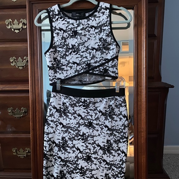 Forever 21 Other - Forever 21 Camouflage Two-Piece Sweater Skirt Set